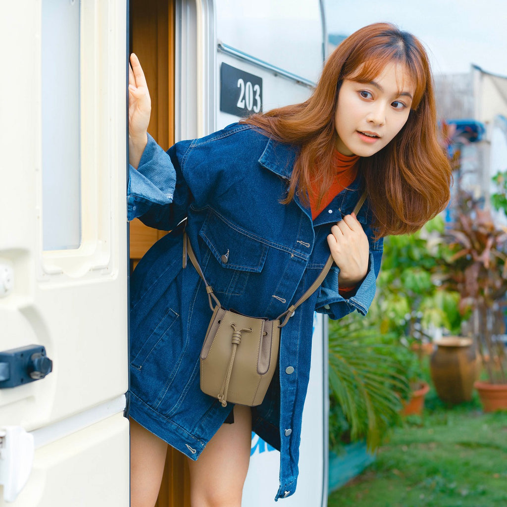 Samuel Ashley - Mini Chantal Drawstring Leather Bag in light olive