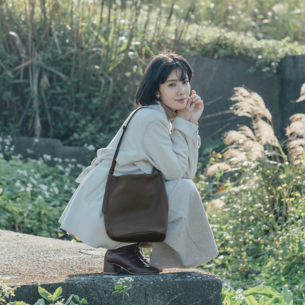 Samuel Ashley - Narissa Leather Bucket Bag in dark mocha