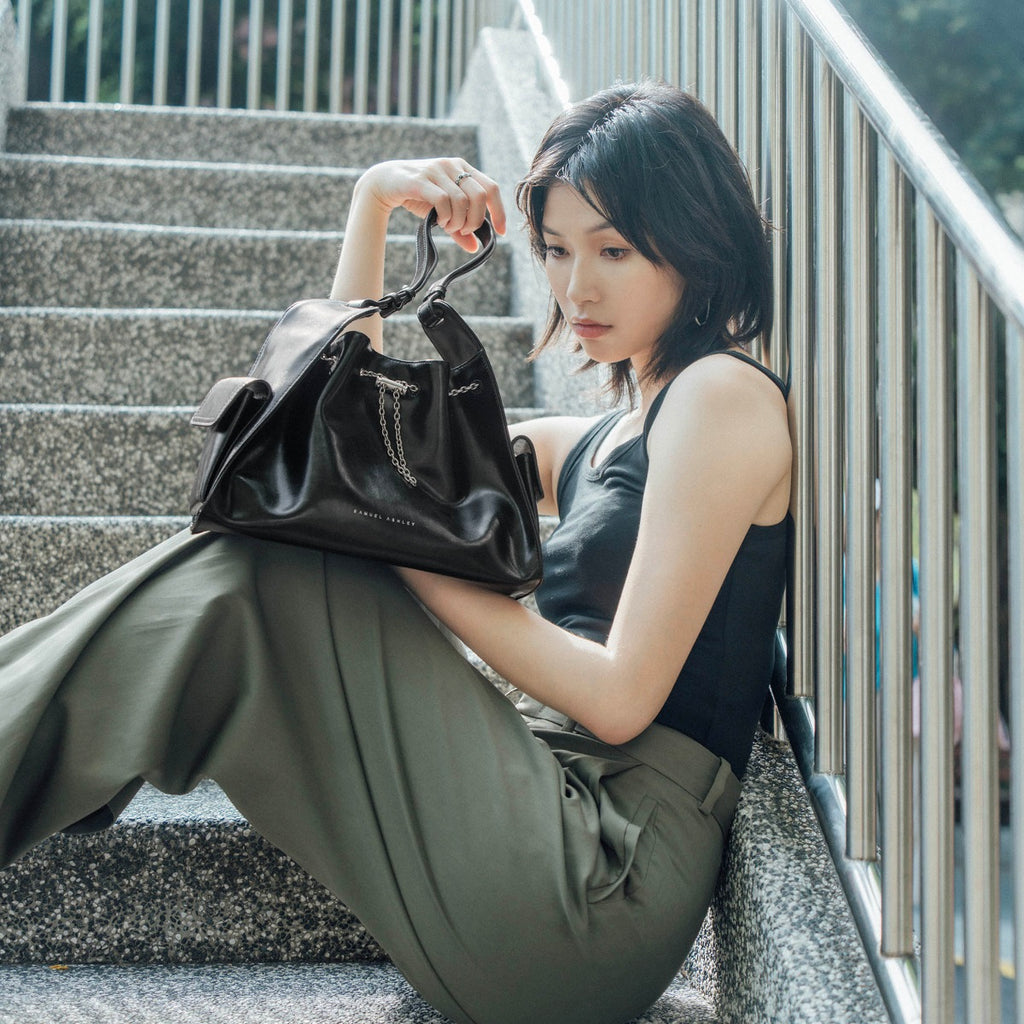 Samuel Ashley - Senya Leather Drawstring Bag in black