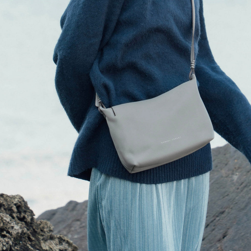 Samuel Ashley - Shelly Leather Crossbody Bag in ash grey