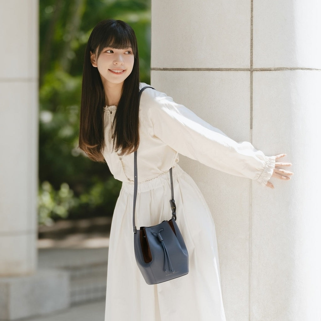 Samuel Ashley - Chantal Drawstring Leather Bag in navy