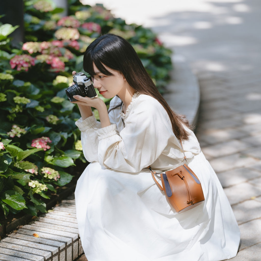 Samuel Ashley - Mini Chantal Drawstring Leather Bag in brown