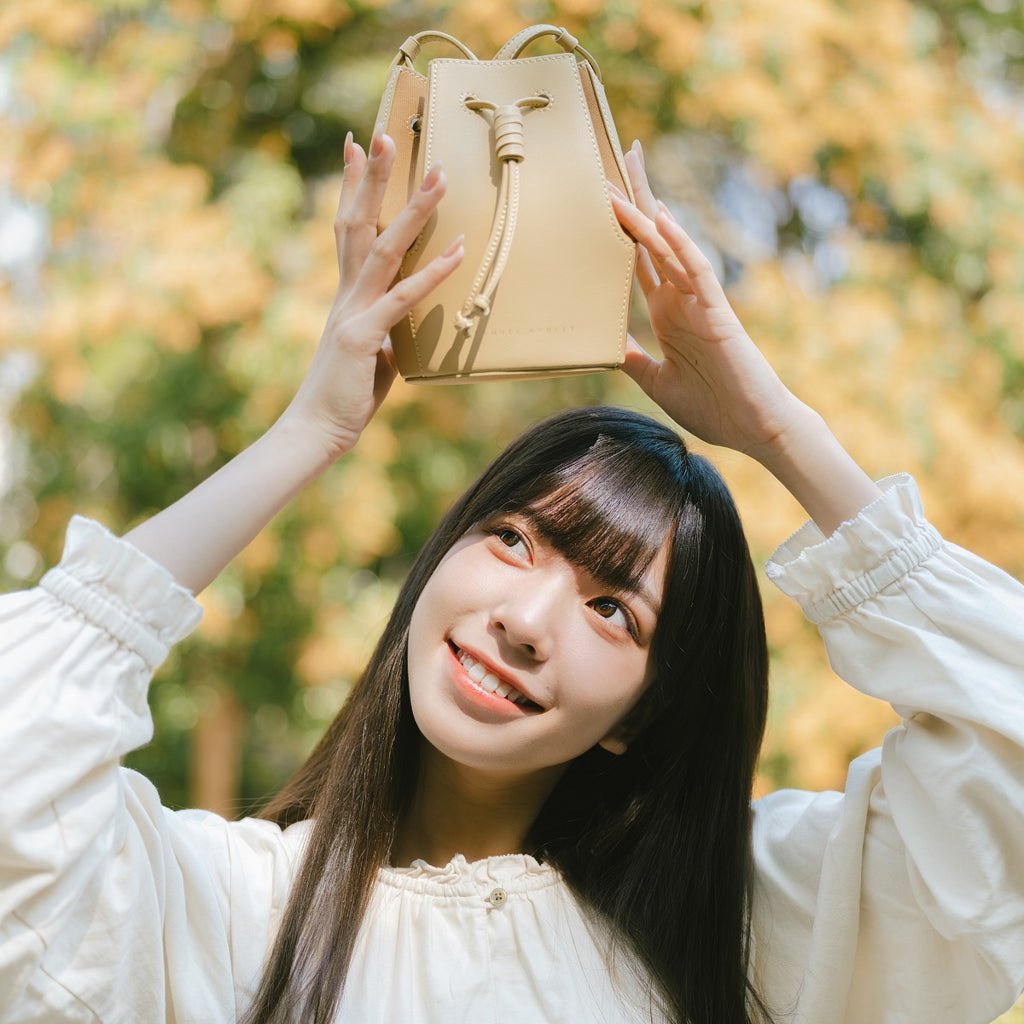 Samuel Ashley - Mini Chantal Drawstring Leather Bag in french vanilla